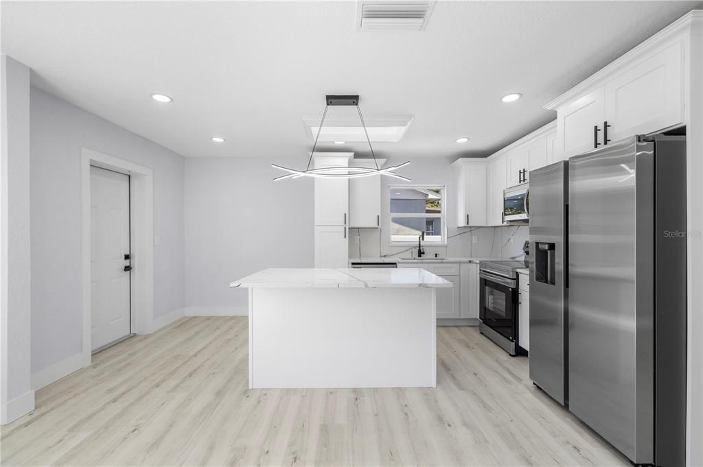 For Sale: $398,300 (3 beds, 2 baths, 1206 Square Feet)