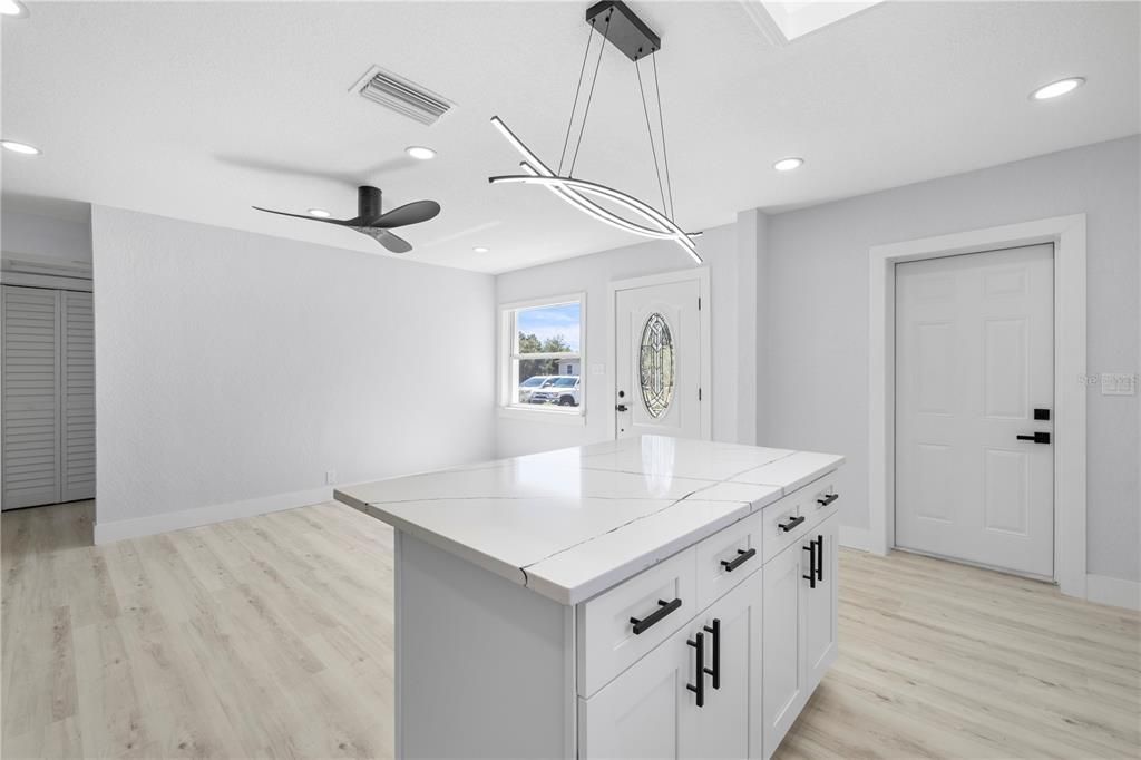 For Sale: $398,300 (3 beds, 2 baths, 1206 Square Feet)