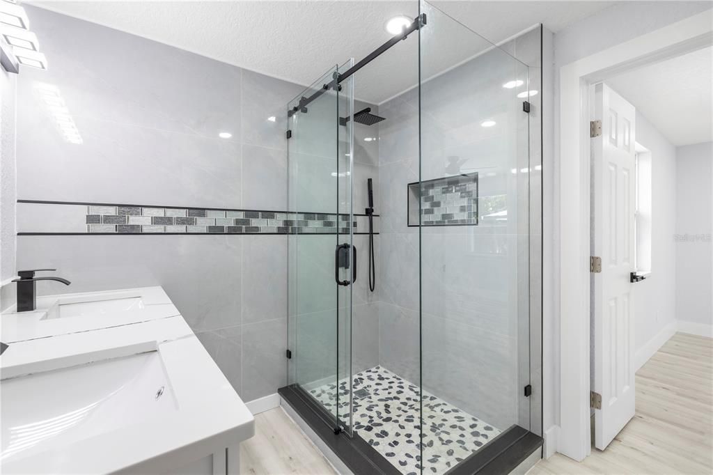 For Sale: $398,300 (3 beds, 2 baths, 1206 Square Feet)