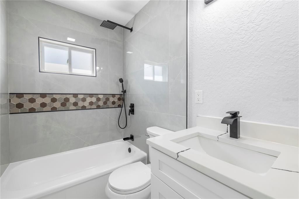 For Sale: $398,300 (3 beds, 2 baths, 1206 Square Feet)