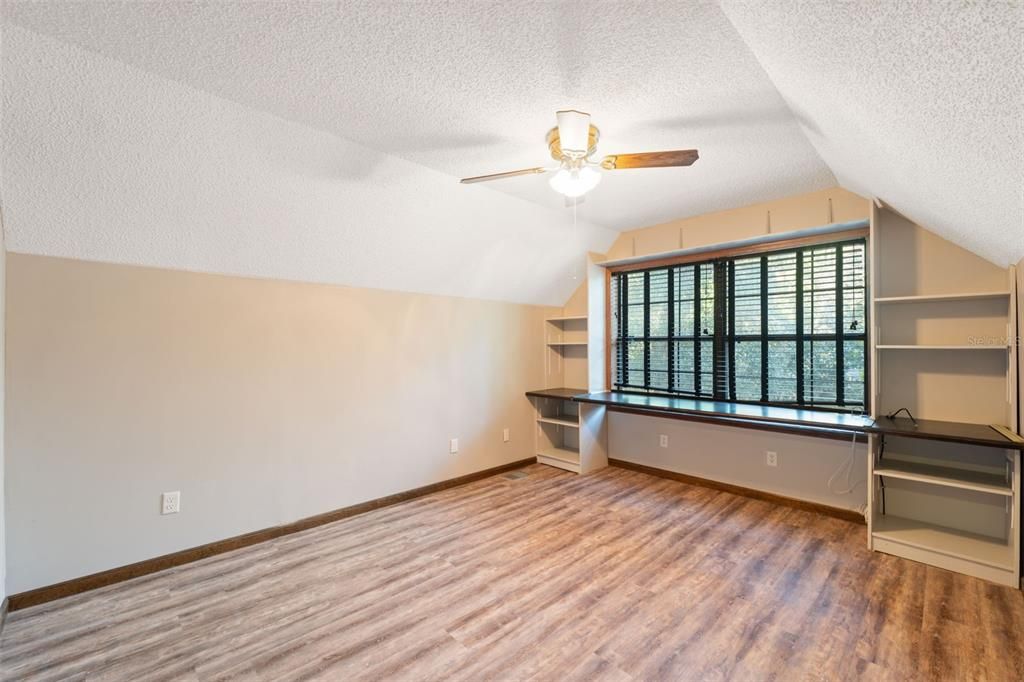 Activo con contrato: $324,900 (3 camas, 2 baños, 1600 Pies cuadrados)