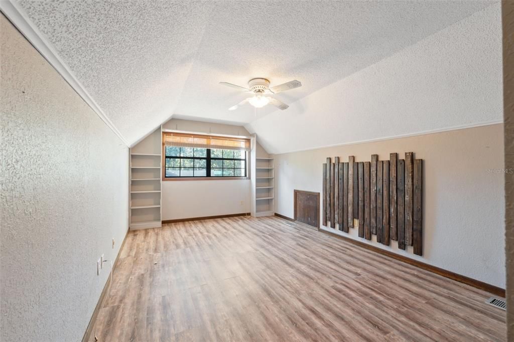 Activo con contrato: $324,900 (3 camas, 2 baños, 1600 Pies cuadrados)