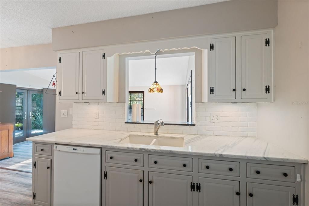 Activo con contrato: $324,900 (3 camas, 2 baños, 1600 Pies cuadrados)