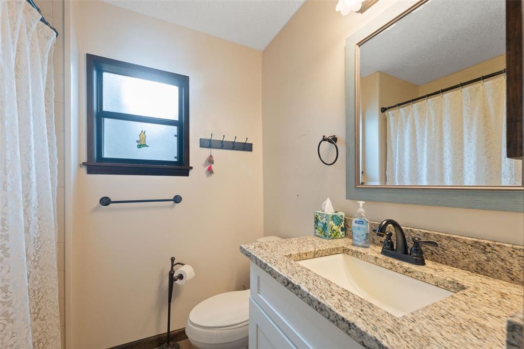 Activo con contrato: $324,900 (3 camas, 2 baños, 1600 Pies cuadrados)