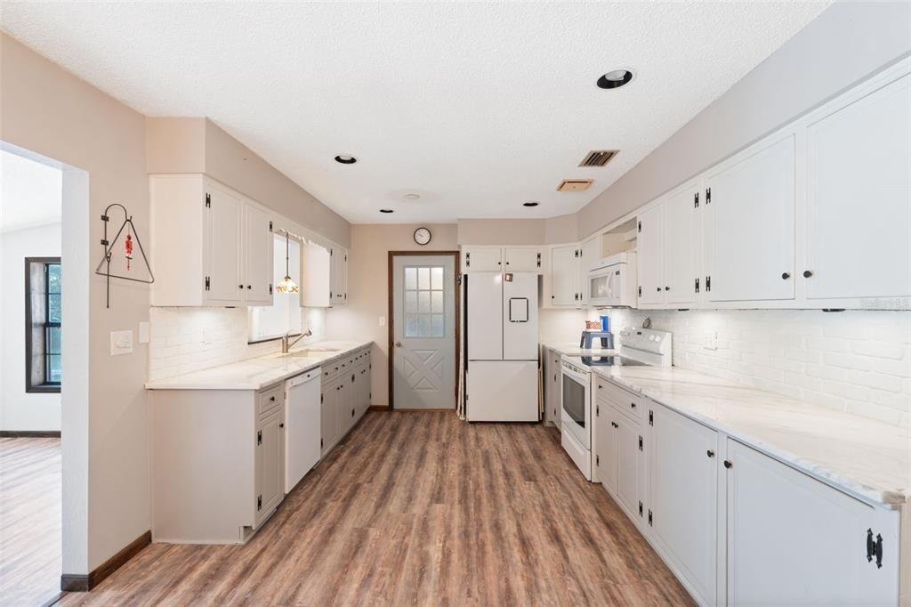 Activo con contrato: $324,900 (3 camas, 2 baños, 1600 Pies cuadrados)