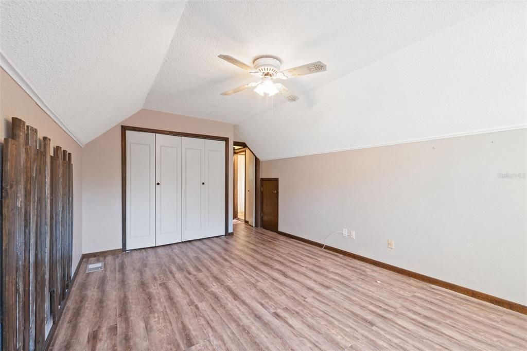 Activo con contrato: $324,900 (3 camas, 2 baños, 1600 Pies cuadrados)