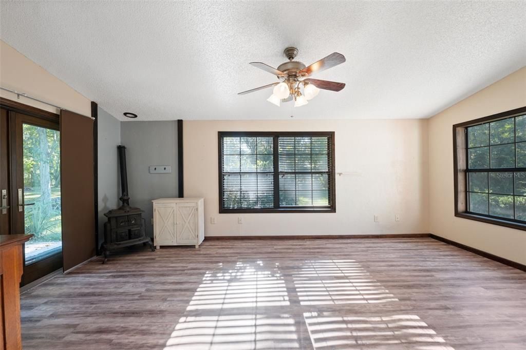 Activo con contrato: $324,900 (3 camas, 2 baños, 1600 Pies cuadrados)