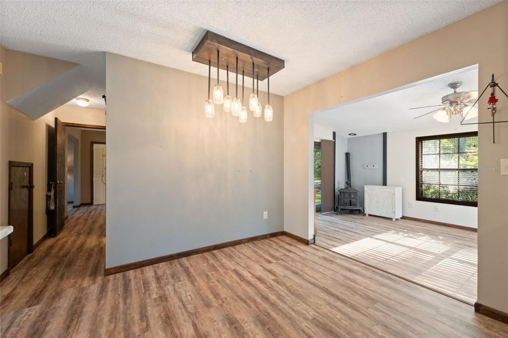 Activo con contrato: $324,900 (3 camas, 2 baños, 1600 Pies cuadrados)