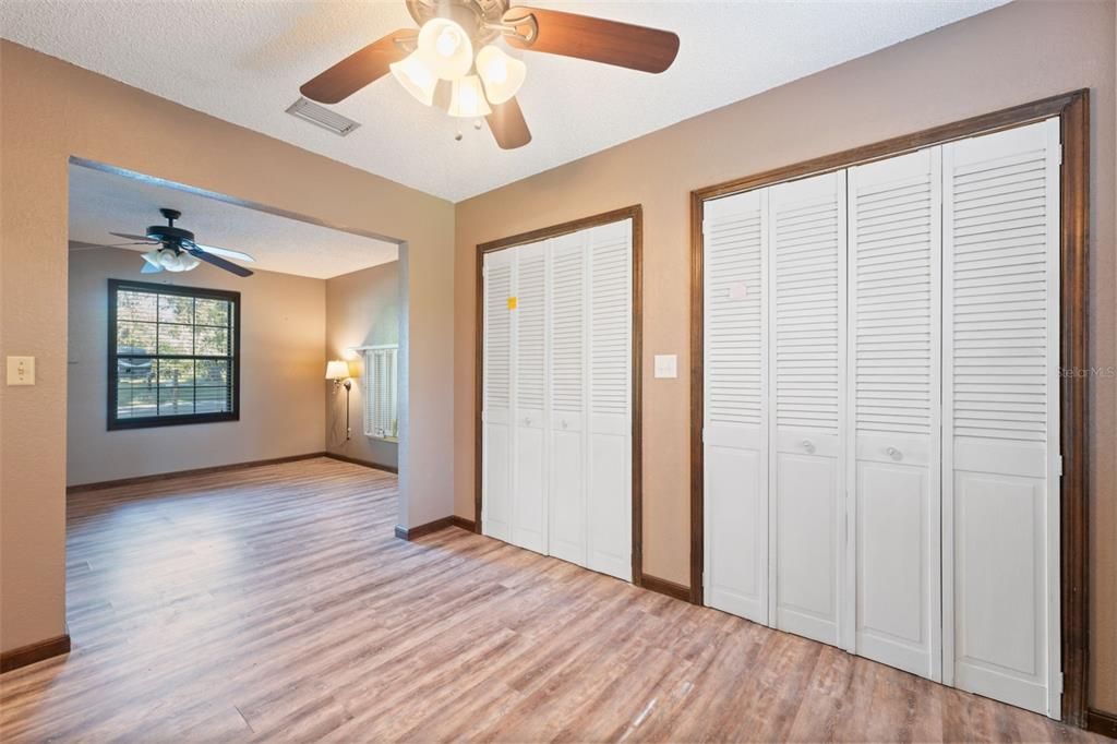 Activo con contrato: $324,900 (3 camas, 2 baños, 1600 Pies cuadrados)