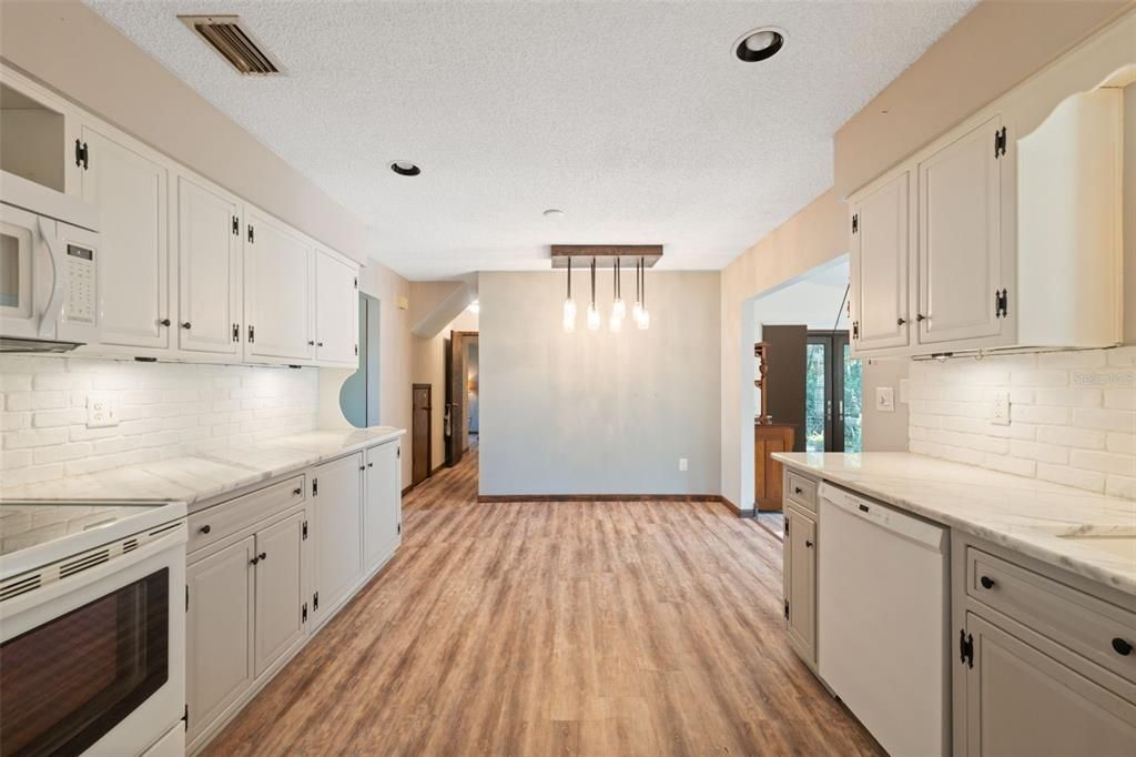 Activo con contrato: $324,900 (3 camas, 2 baños, 1600 Pies cuadrados)