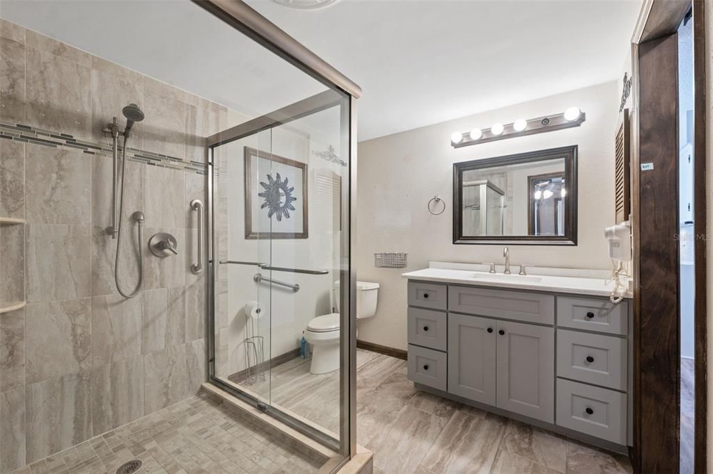 Activo con contrato: $324,900 (3 camas, 2 baños, 1600 Pies cuadrados)