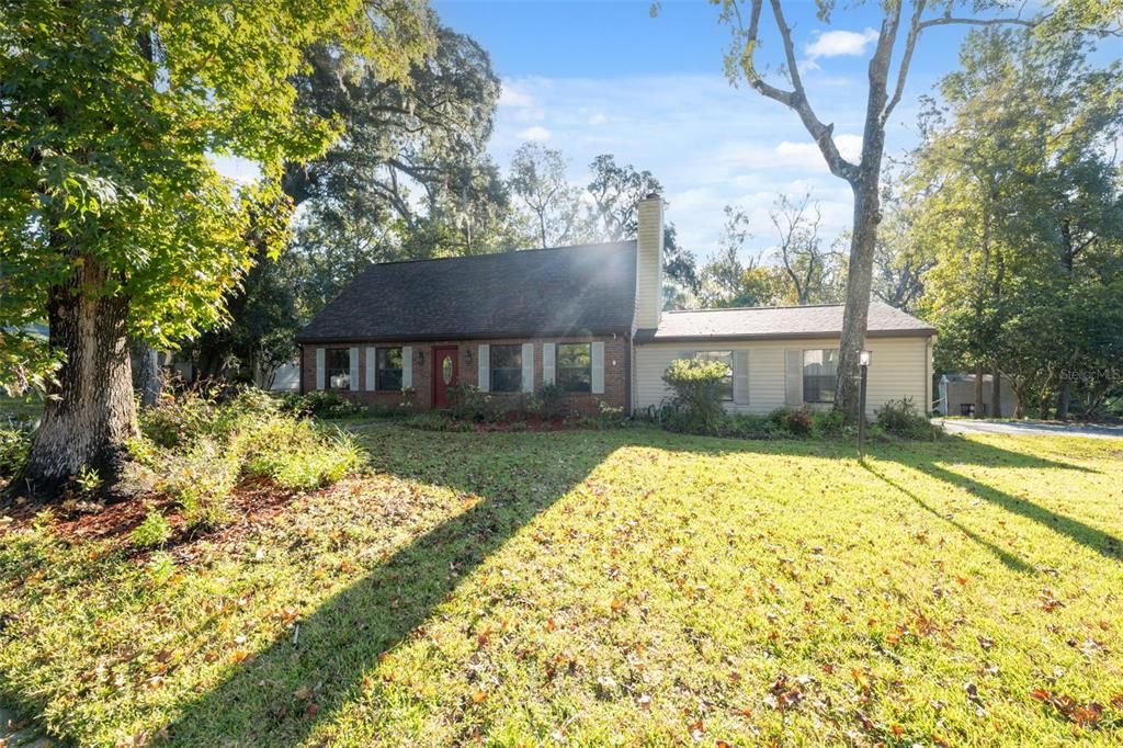 Activo con contrato: $324,900 (3 camas, 2 baños, 1600 Pies cuadrados)