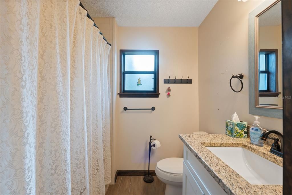 Activo con contrato: $324,900 (3 camas, 2 baños, 1600 Pies cuadrados)