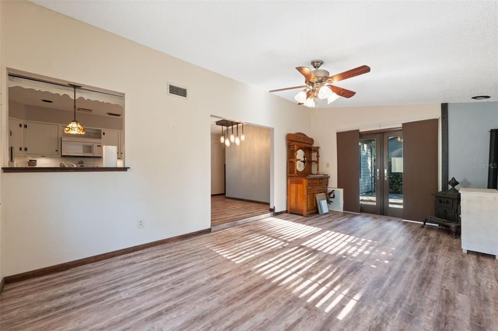 Activo con contrato: $324,900 (3 camas, 2 baños, 1600 Pies cuadrados)