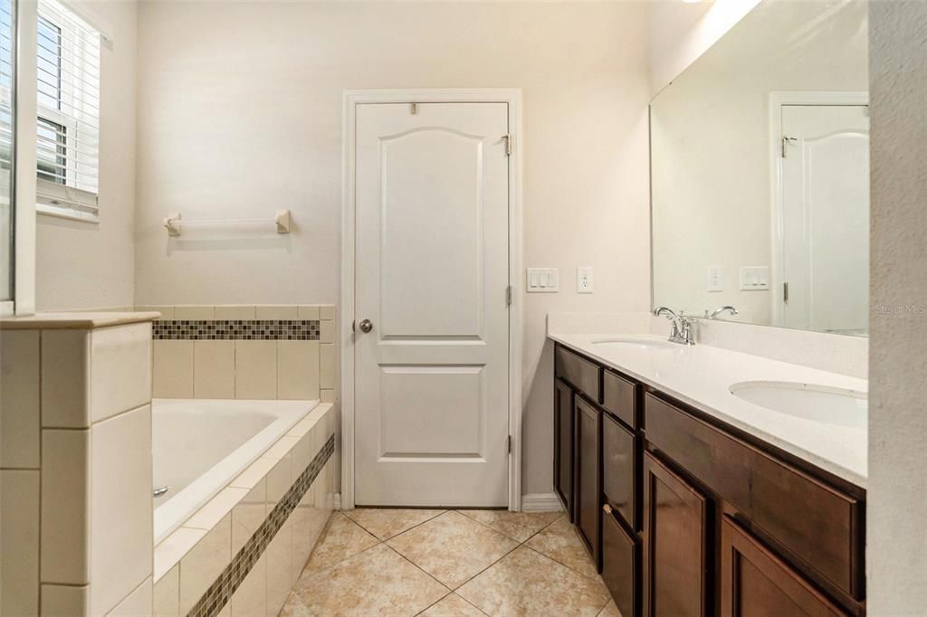 Active With Contract: $410,000 (3 beds, 3 baths, 2022 Square Feet)