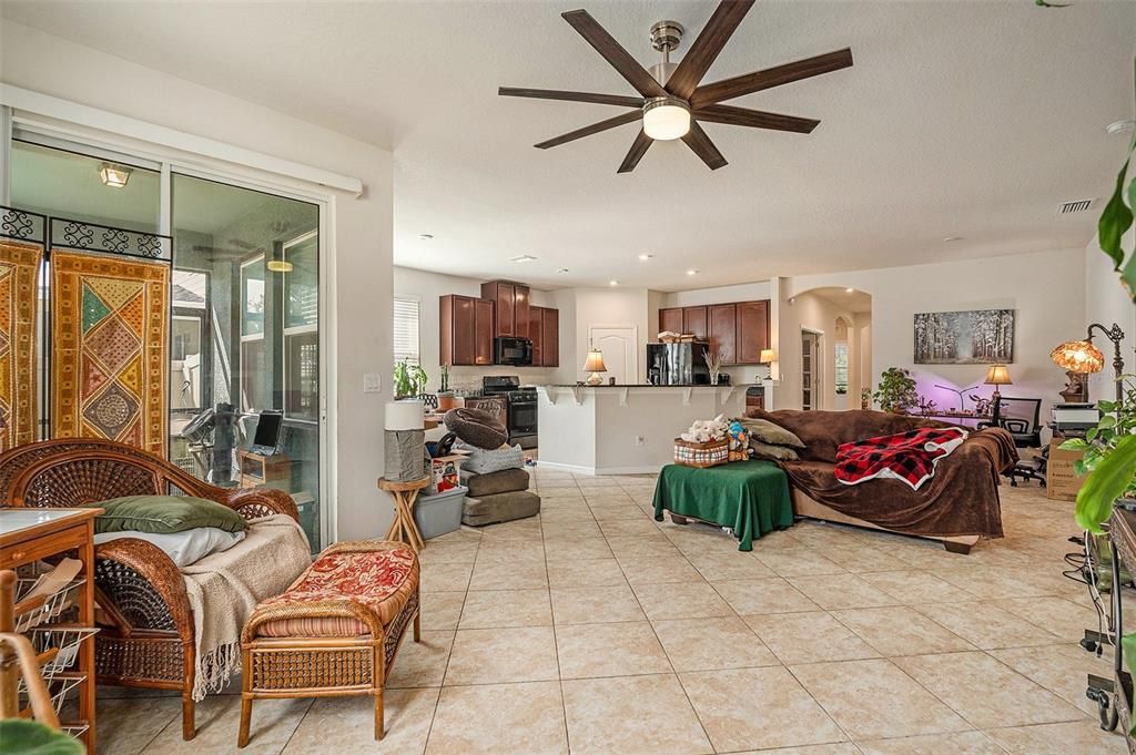 Active With Contract: $410,000 (3 beds, 3 baths, 2022 Square Feet)