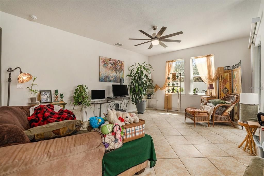 Active With Contract: $410,000 (3 beds, 3 baths, 2022 Square Feet)