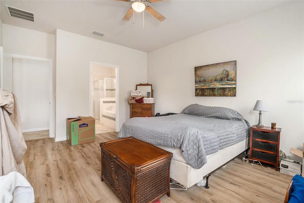 Active With Contract: $410,000 (3 beds, 3 baths, 2022 Square Feet)