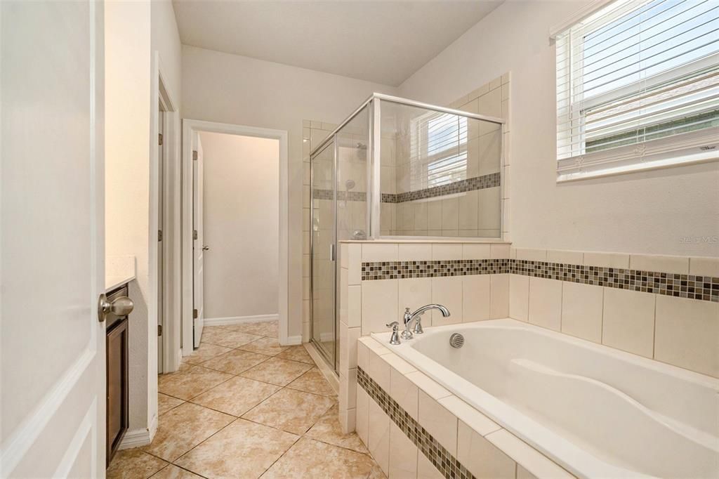 Active With Contract: $410,000 (3 beds, 3 baths, 2022 Square Feet)