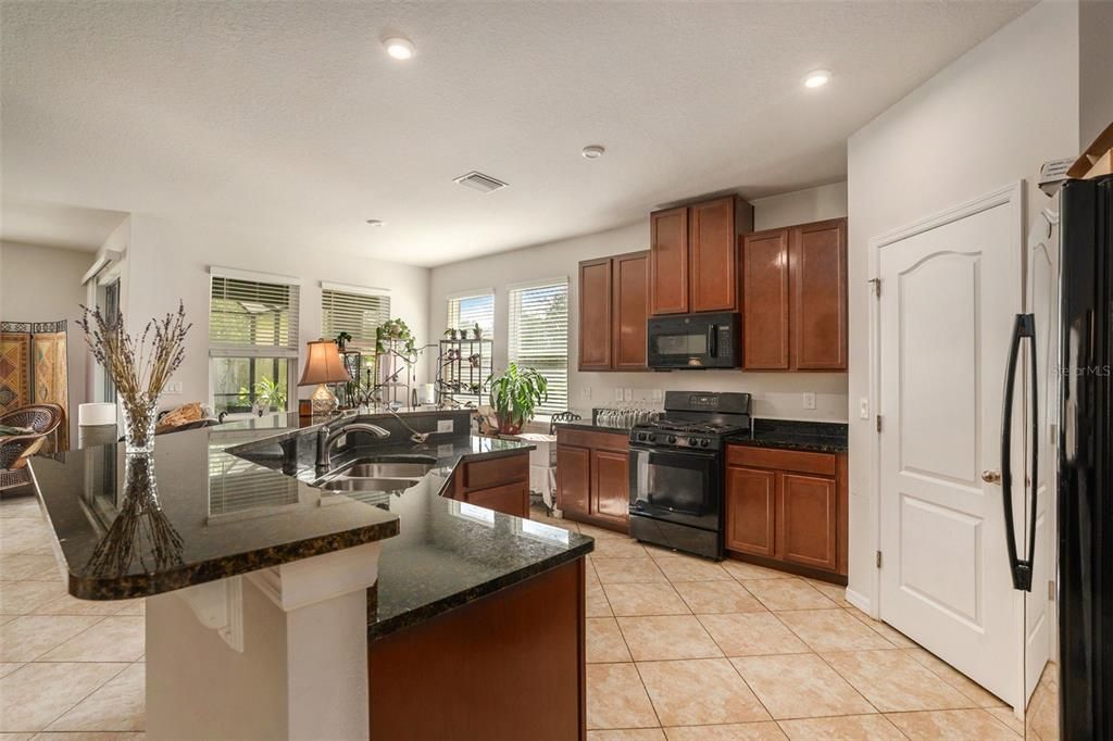 Active With Contract: $410,000 (3 beds, 3 baths, 2022 Square Feet)