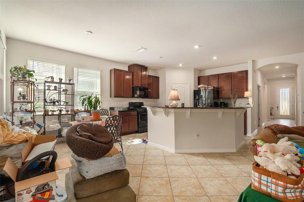 Active With Contract: $410,000 (3 beds, 3 baths, 2022 Square Feet)