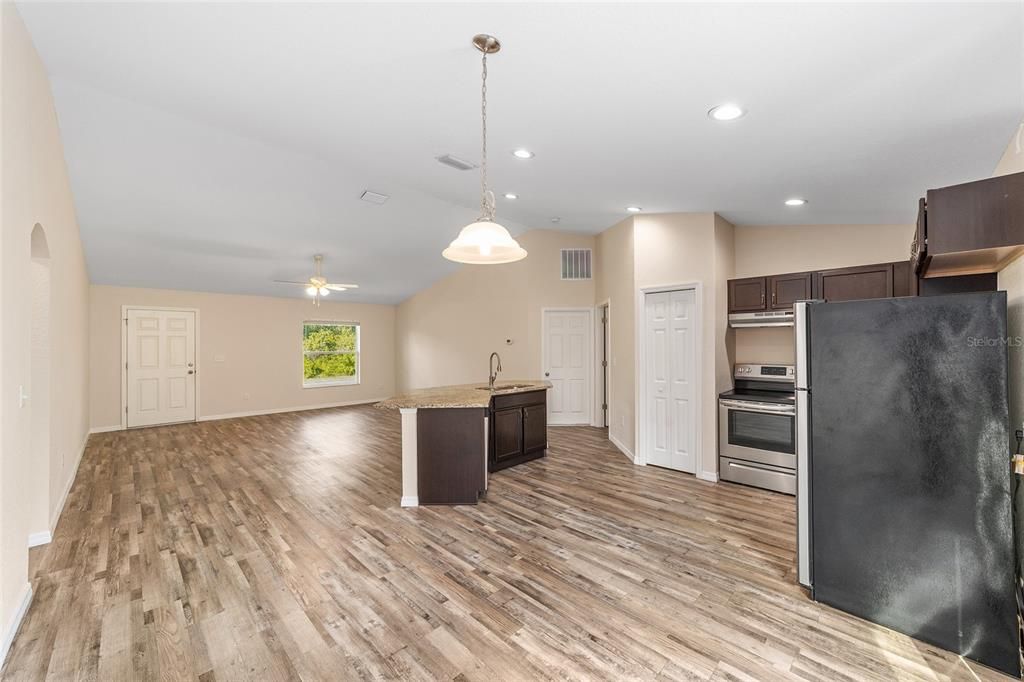 Active With Contract: $234,900 (3 beds, 2 baths, 1350 Square Feet)