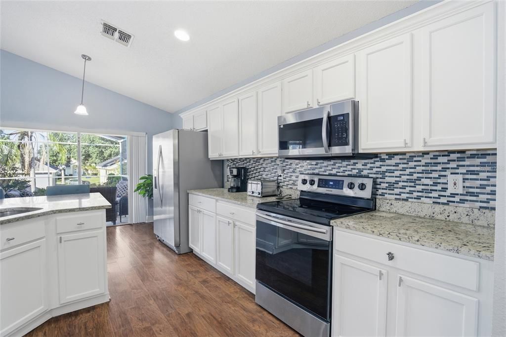 For Sale: $488,000 (5 beds, 3 baths, 2205 Square Feet)