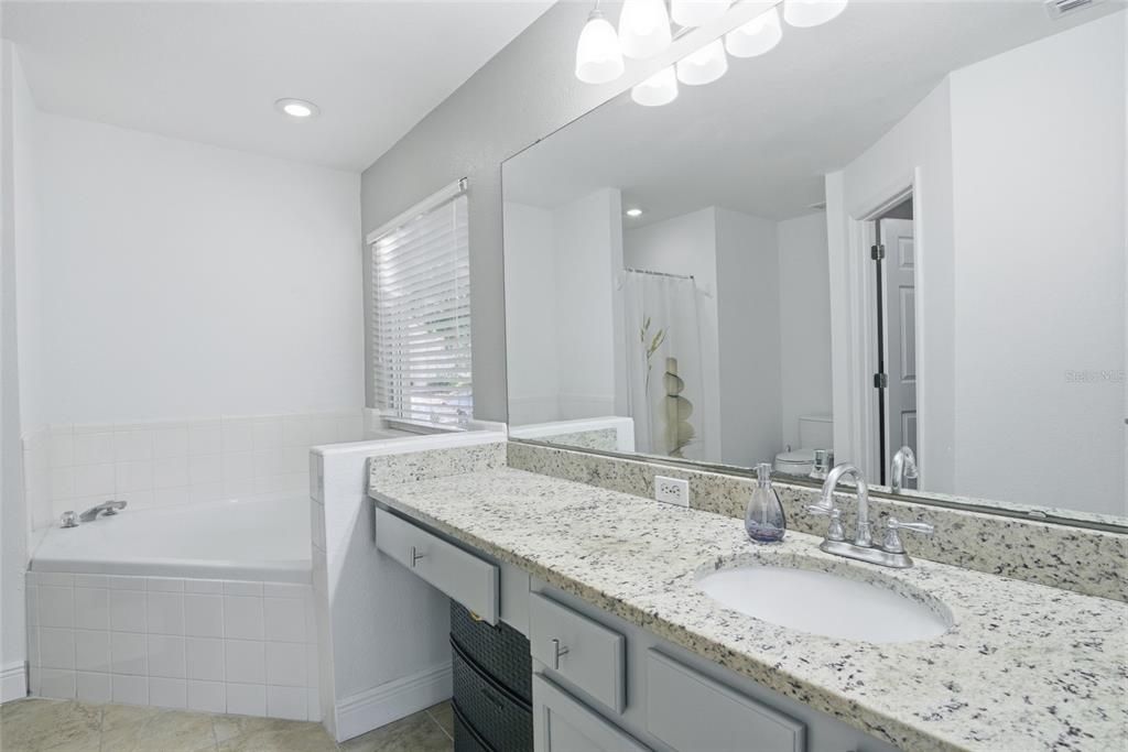 For Sale: $488,000 (5 beds, 3 baths, 2205 Square Feet)