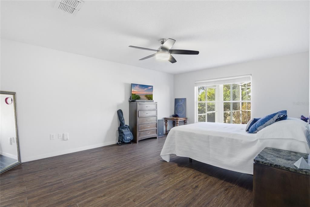 For Sale: $488,000 (5 beds, 3 baths, 2205 Square Feet)