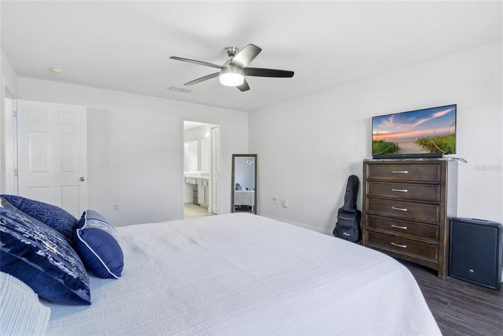 For Sale: $488,000 (5 beds, 3 baths, 2205 Square Feet)