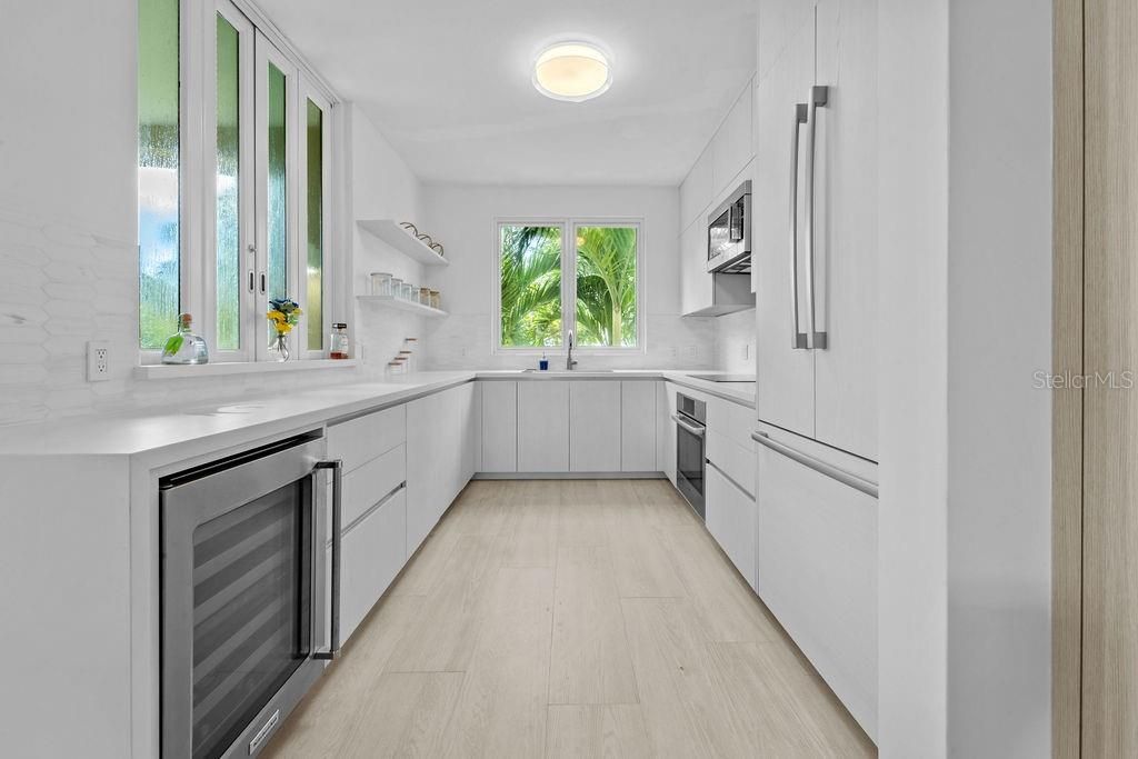 На продажу: $1,790,000 (3 спален, 3 ванн, 2401 Квадратных фут)