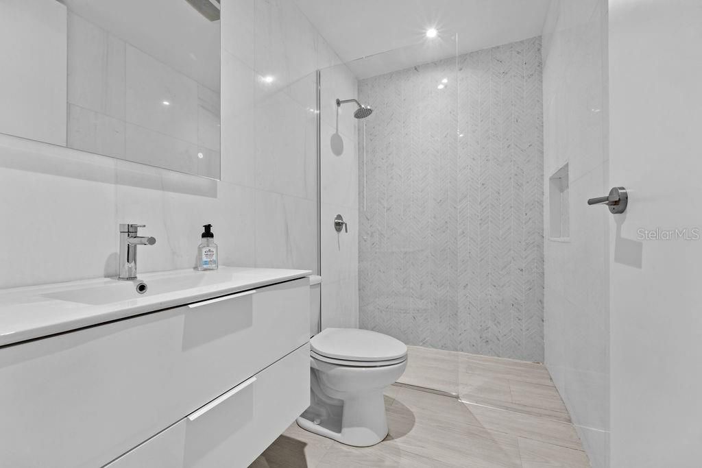 На продажу: $1,790,000 (3 спален, 3 ванн, 2401 Квадратных фут)