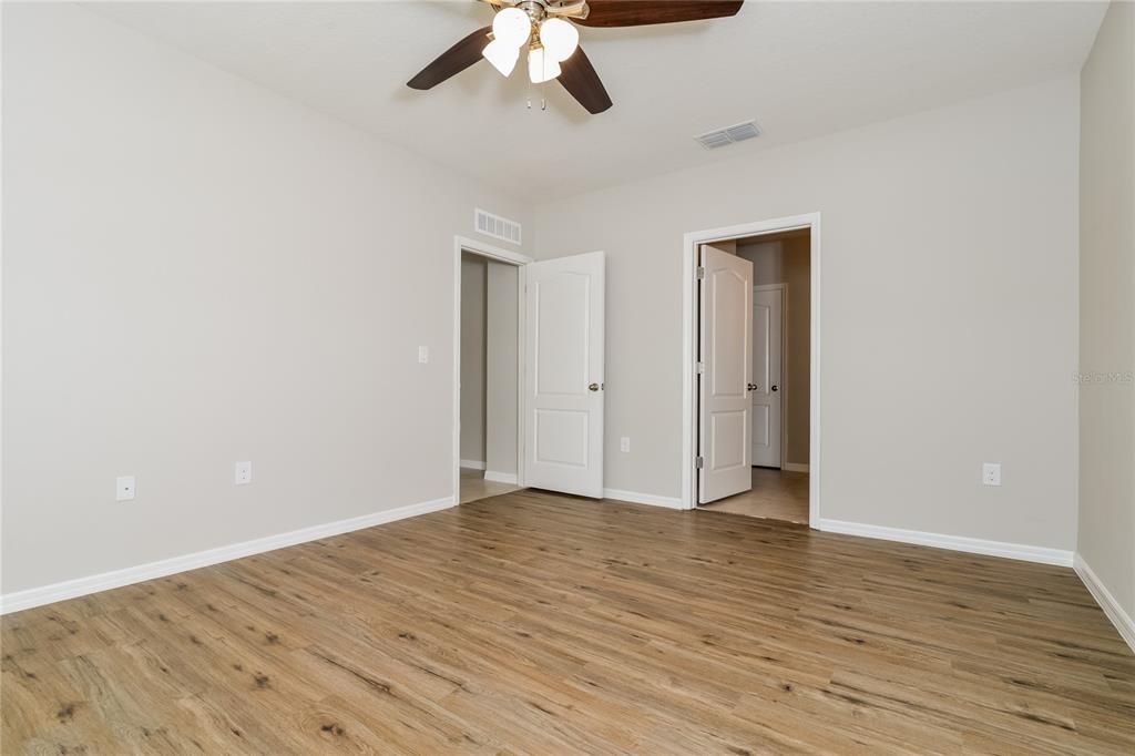 待售: $365,000 (4 贝兹, 2 浴室, 1828 平方英尺)