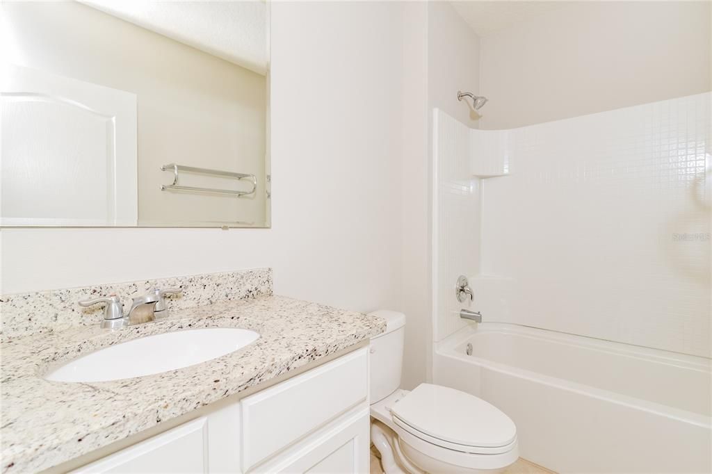 待售: $365,000 (4 贝兹, 2 浴室, 1828 平方英尺)