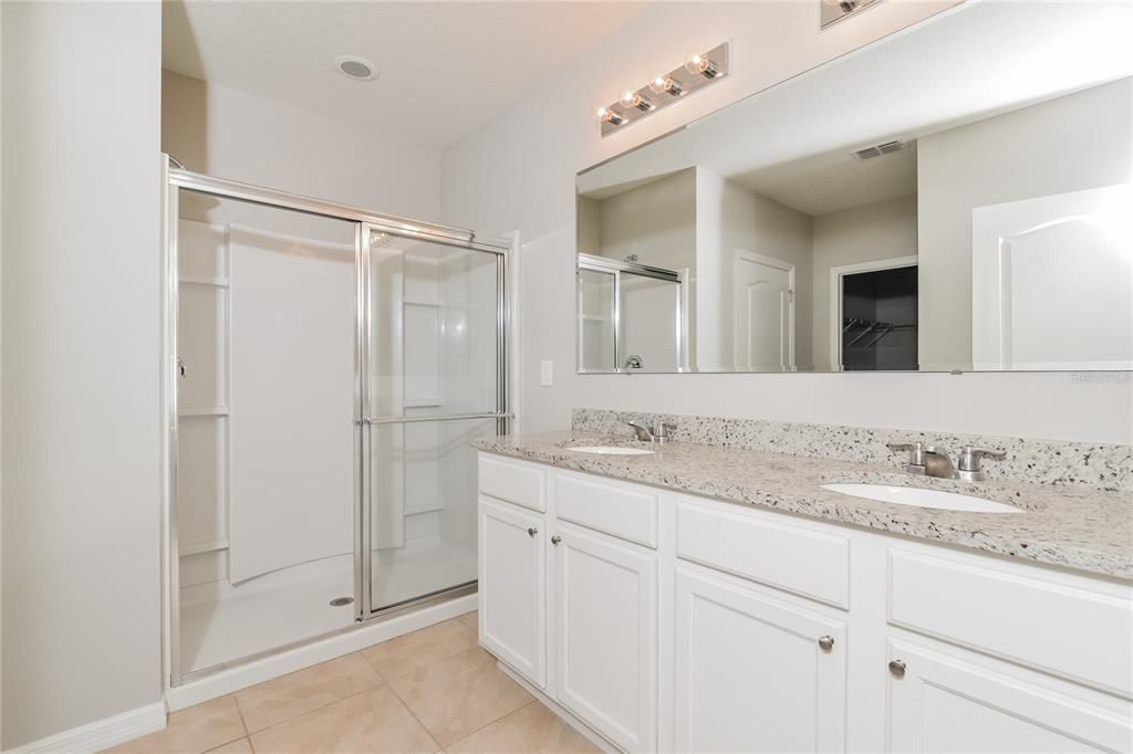 待售: $365,000 (4 贝兹, 2 浴室, 1828 平方英尺)