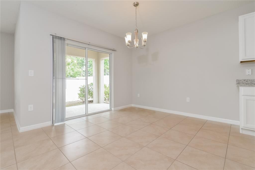 待售: $365,000 (4 贝兹, 2 浴室, 1828 平方英尺)