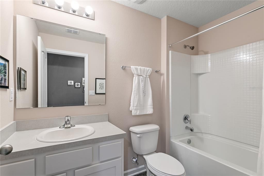 Под контрактом: $314,990 (3 спален, 2 ванн, 1655 Квадратных фут)