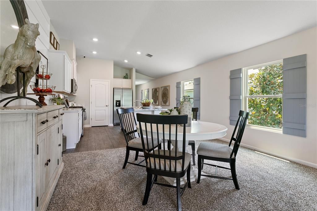 Под контрактом: $314,990 (3 спален, 2 ванн, 1655 Квадратных фут)