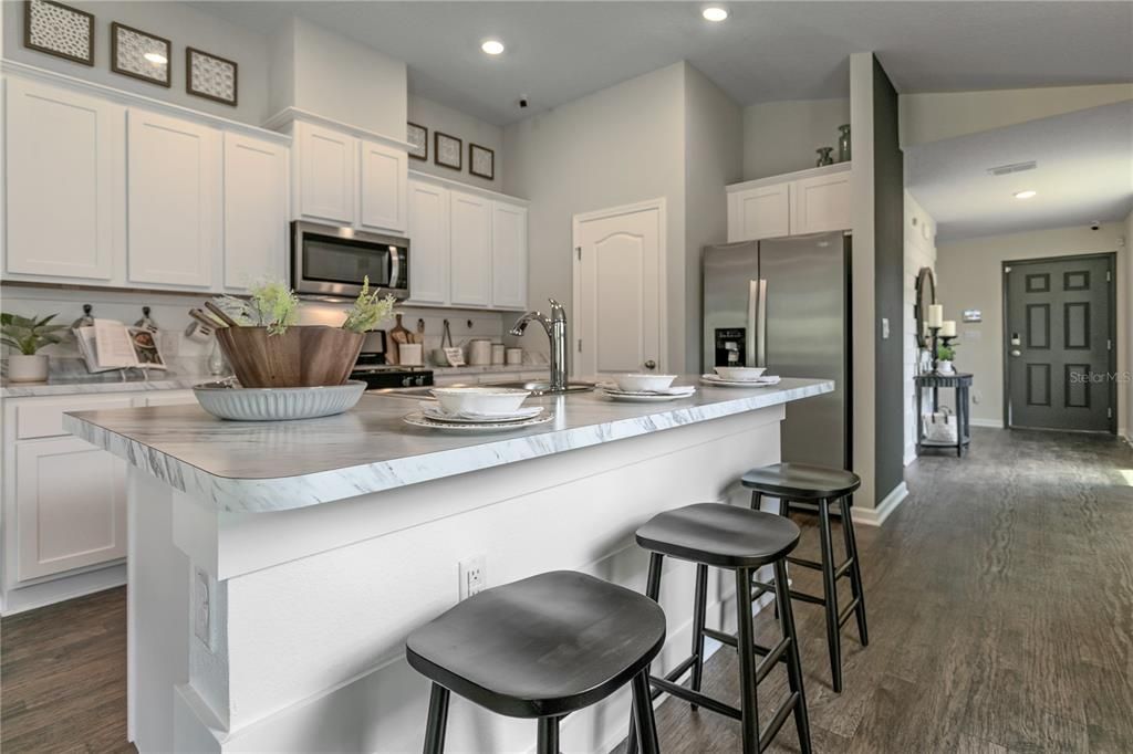 Под контрактом: $314,990 (3 спален, 2 ванн, 1655 Квадратных фут)