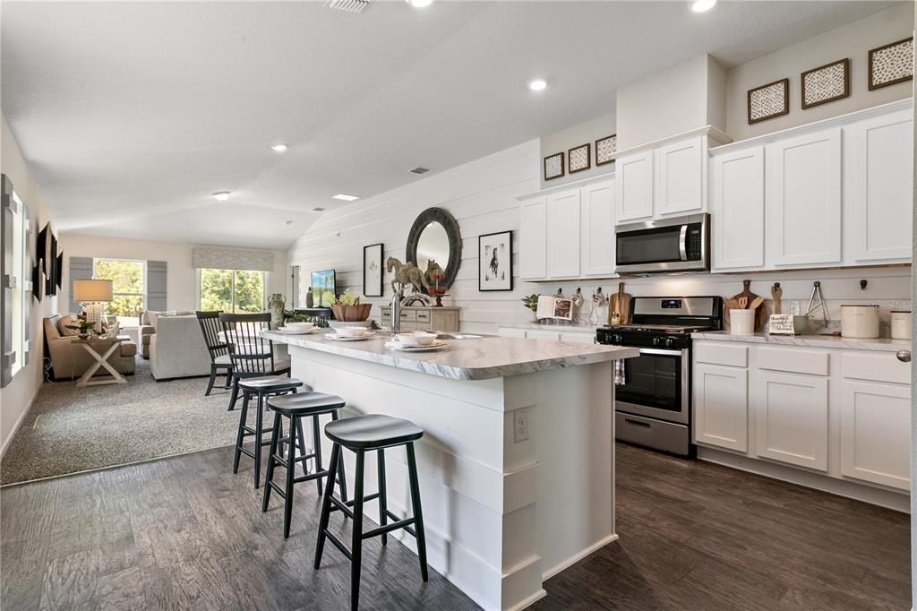 Под контрактом: $314,990 (3 спален, 2 ванн, 1655 Квадратных фут)