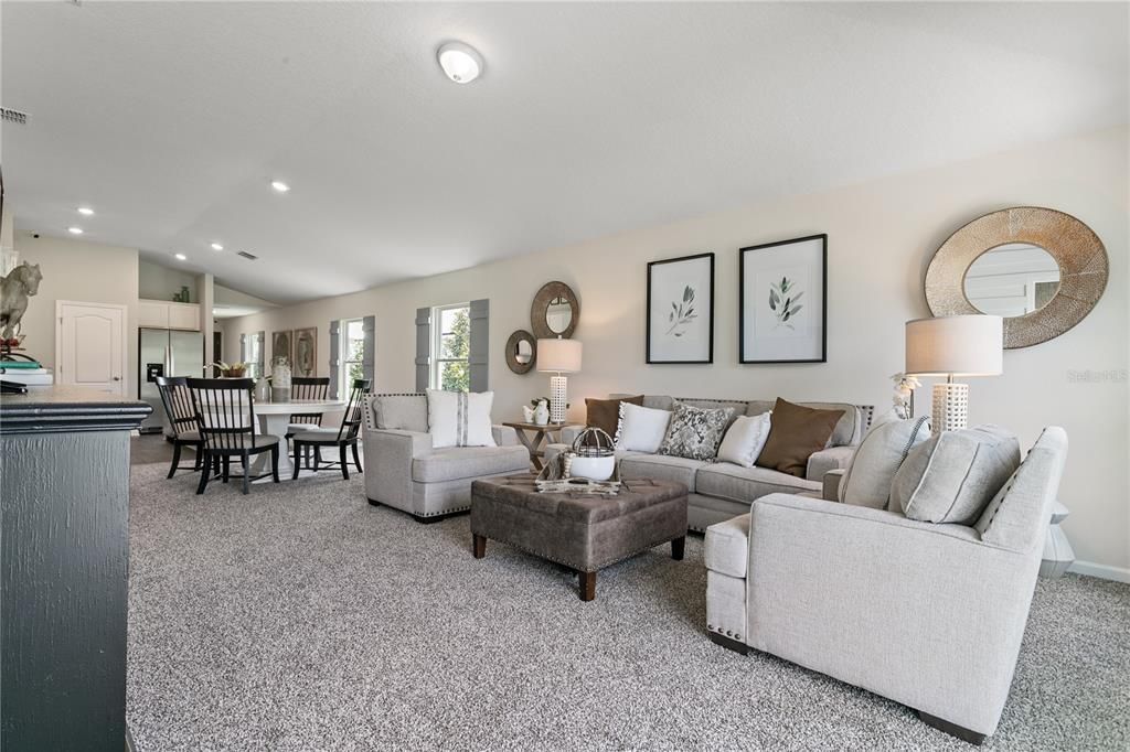 Под контрактом: $314,990 (3 спален, 2 ванн, 1655 Квадратных фут)