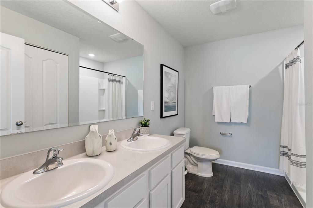 Под контрактом: $314,990 (3 спален, 2 ванн, 1655 Квадратных фут)