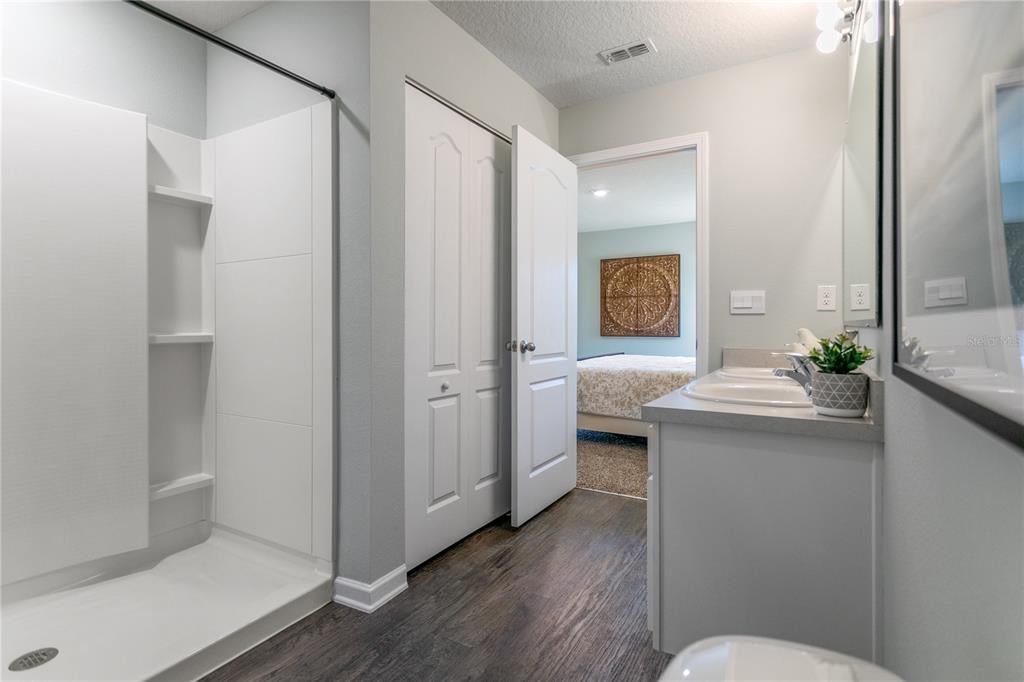 Под контрактом: $314,990 (3 спален, 2 ванн, 1655 Квадратных фут)