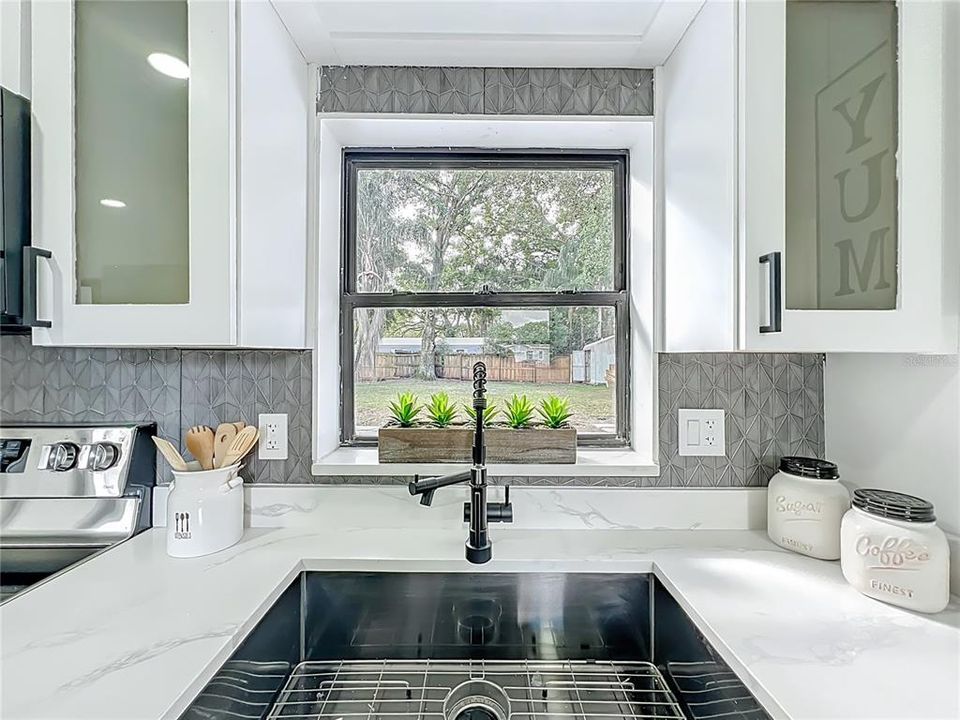 For Sale: $324,900 (3 beds, 2 baths, 1228 Square Feet)