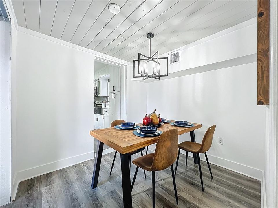 For Sale: $324,900 (3 beds, 2 baths, 1228 Square Feet)