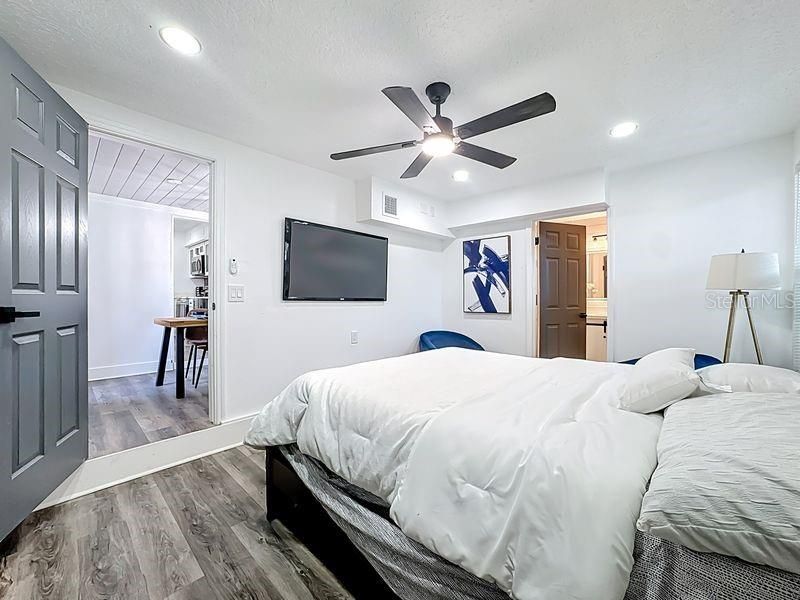 For Sale: $324,900 (3 beds, 2 baths, 1228 Square Feet)