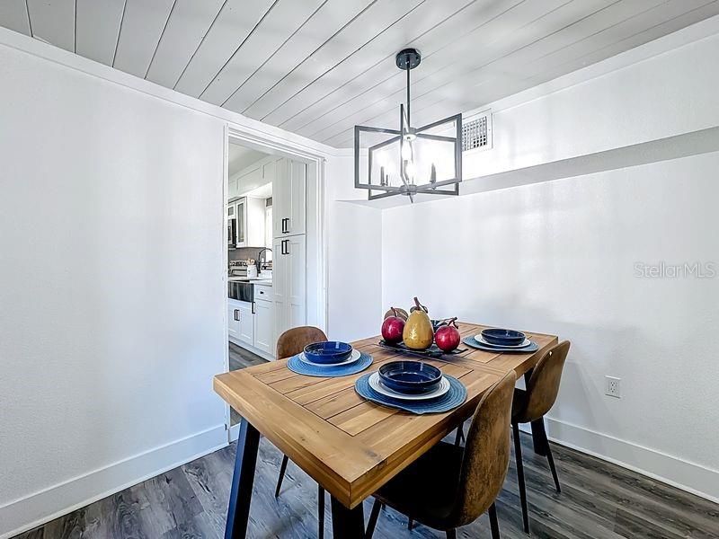 For Sale: $324,900 (3 beds, 2 baths, 1228 Square Feet)