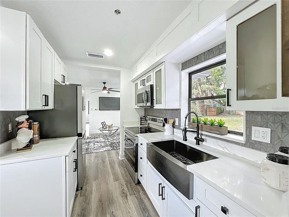 For Sale: $324,900 (3 beds, 2 baths, 1228 Square Feet)