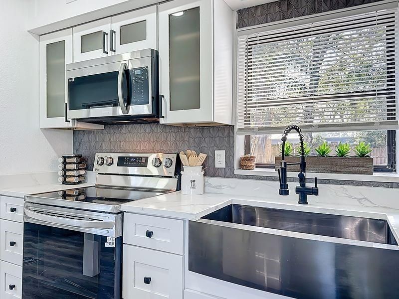 For Sale: $324,900 (3 beds, 2 baths, 1228 Square Feet)