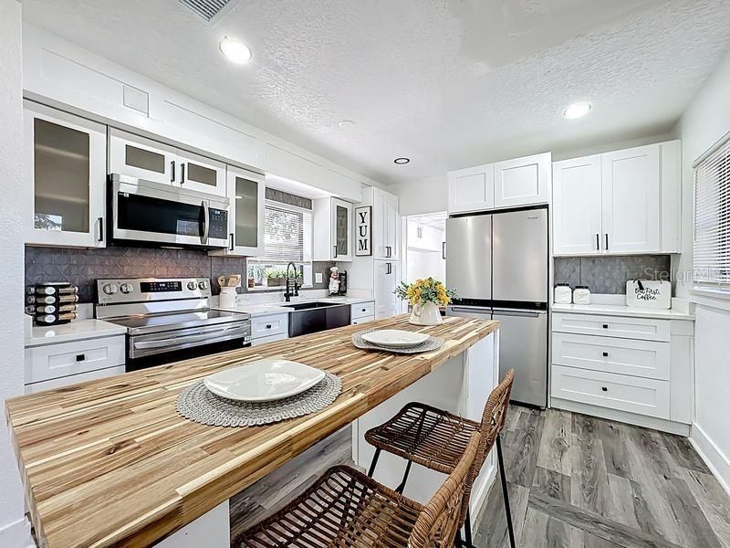 For Sale: $324,900 (3 beds, 2 baths, 1228 Square Feet)